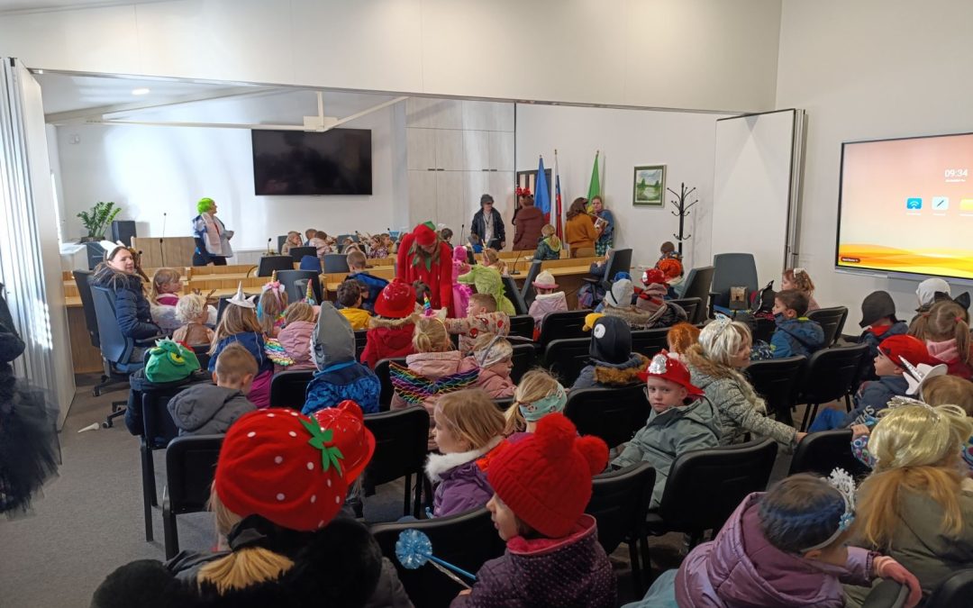 Maškare prevzele oblast v Mirni Peči
